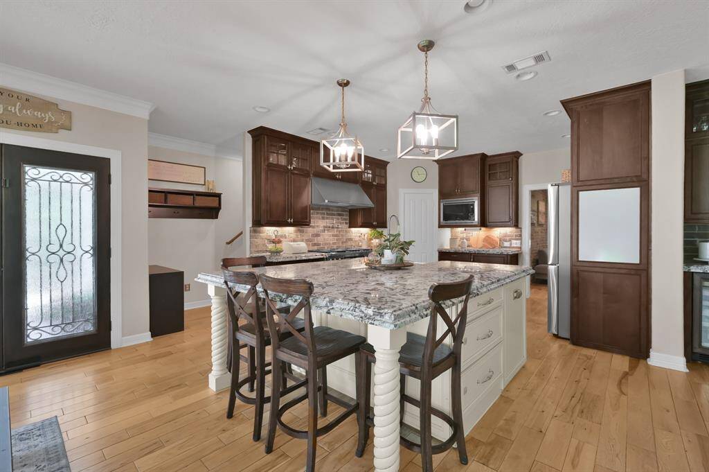 The flowing chefs kitchen is perfect for the largest of gatherings and entertaining