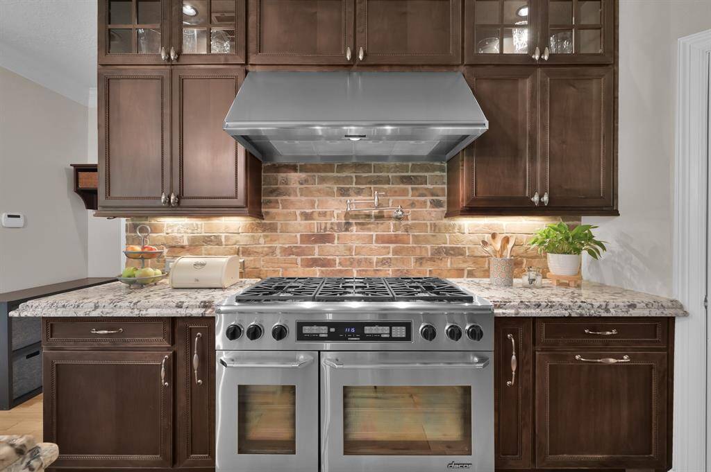 Commercial grade stainless steel 6 burner range with double oven