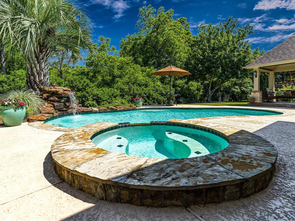 Whether you're lounging by the pool or enjoying a peaceful evening on the patio, the tranquil sound of the waterfall elevates the outdoor experience to a whole new level of serenity.