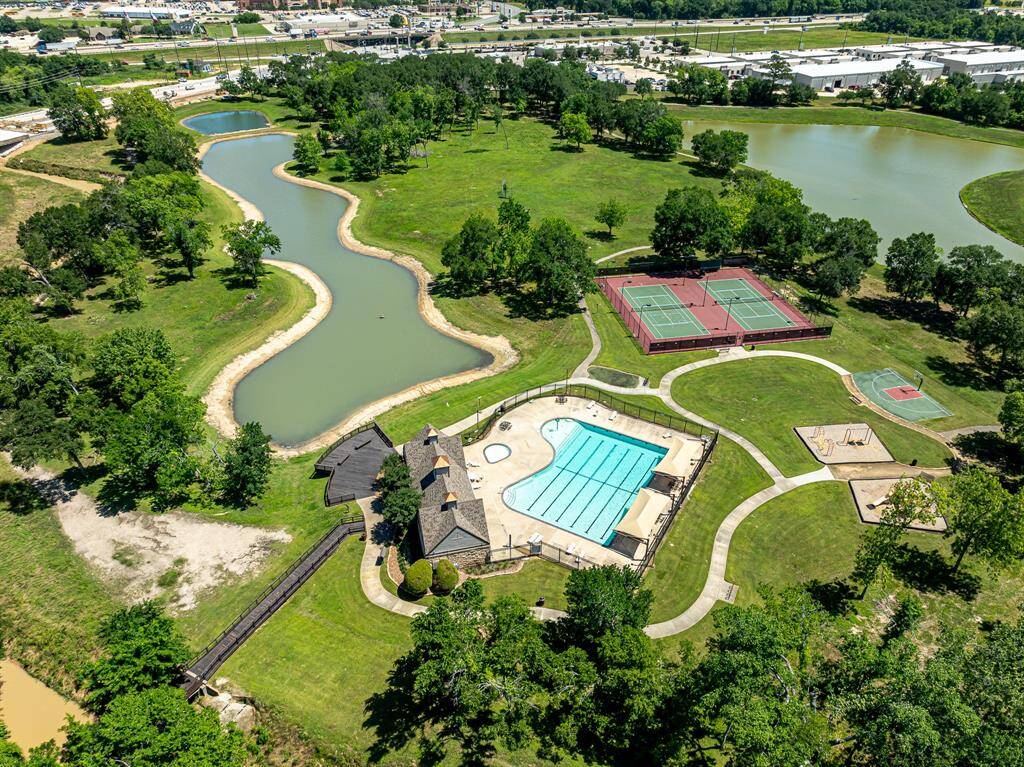 Woodcreek Reserve offers residents a variety of amenities, including a scenic nature reserve, swimming pool, tennis courts, and a playground for family enjoyment.