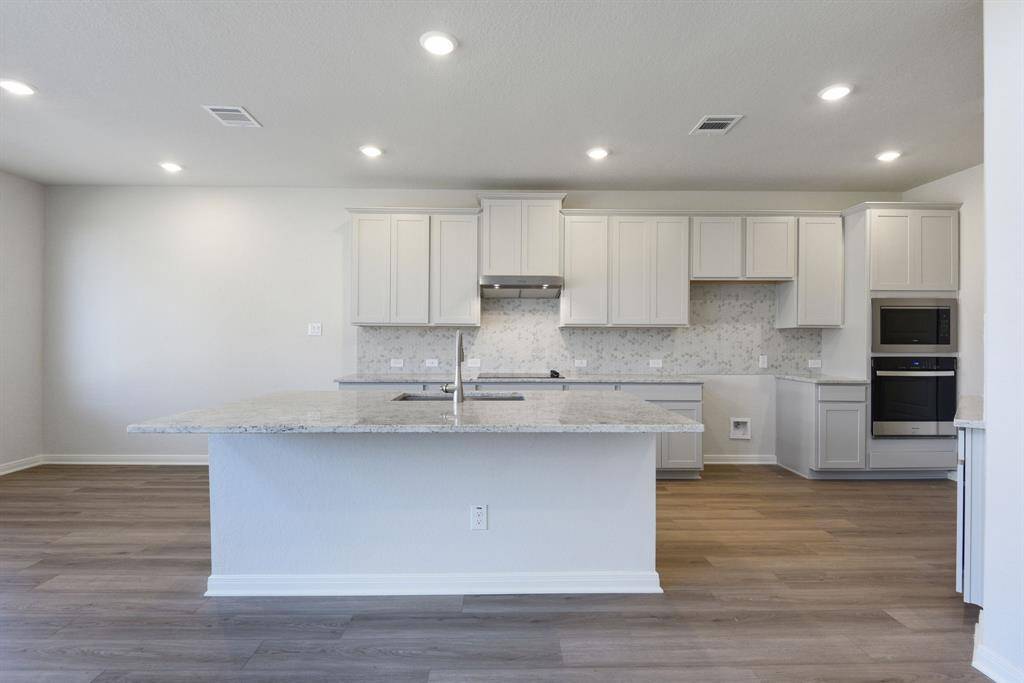Photo is not of the actual home but is an inspirational photo of builder’s model home and may depict options, furnishings, and/or decorator features that are not included.