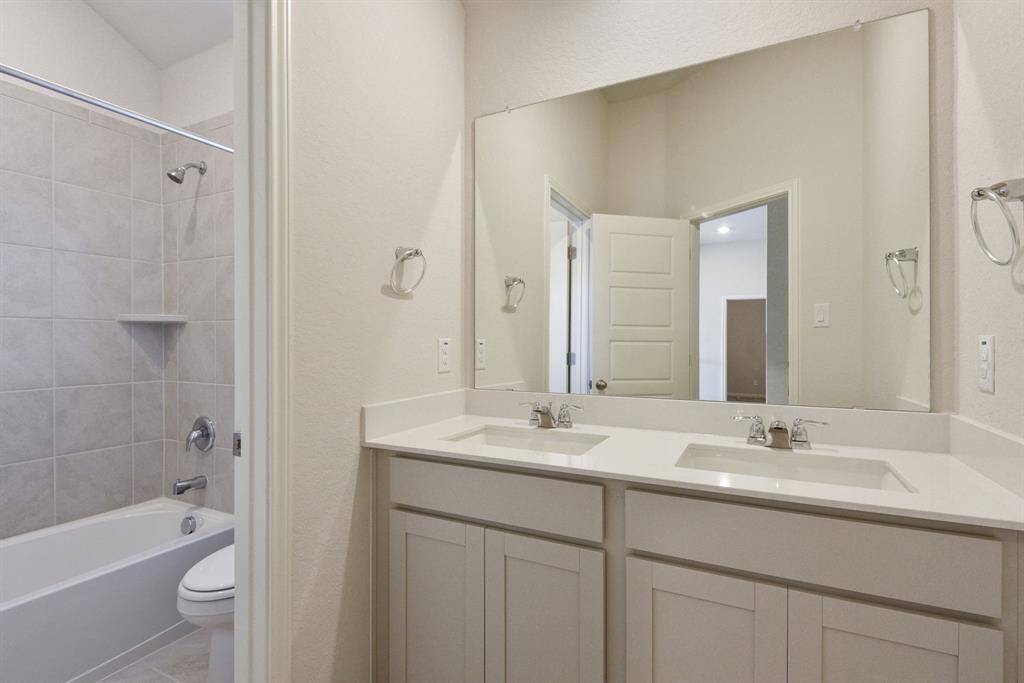 Photo is not of the actual home but is an inspirational photo of builder’s model home and may depict options, furnishings, and/or decorator features that are not included.