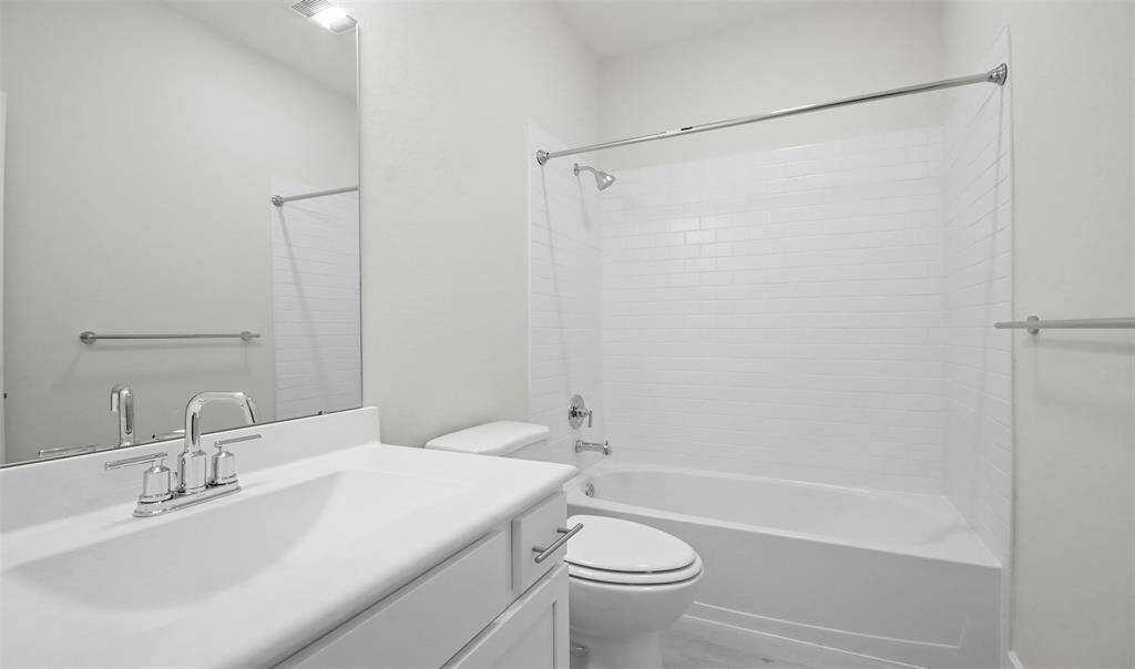 Hall bath (*Photo not of actual home and used for illustration purposes only.)