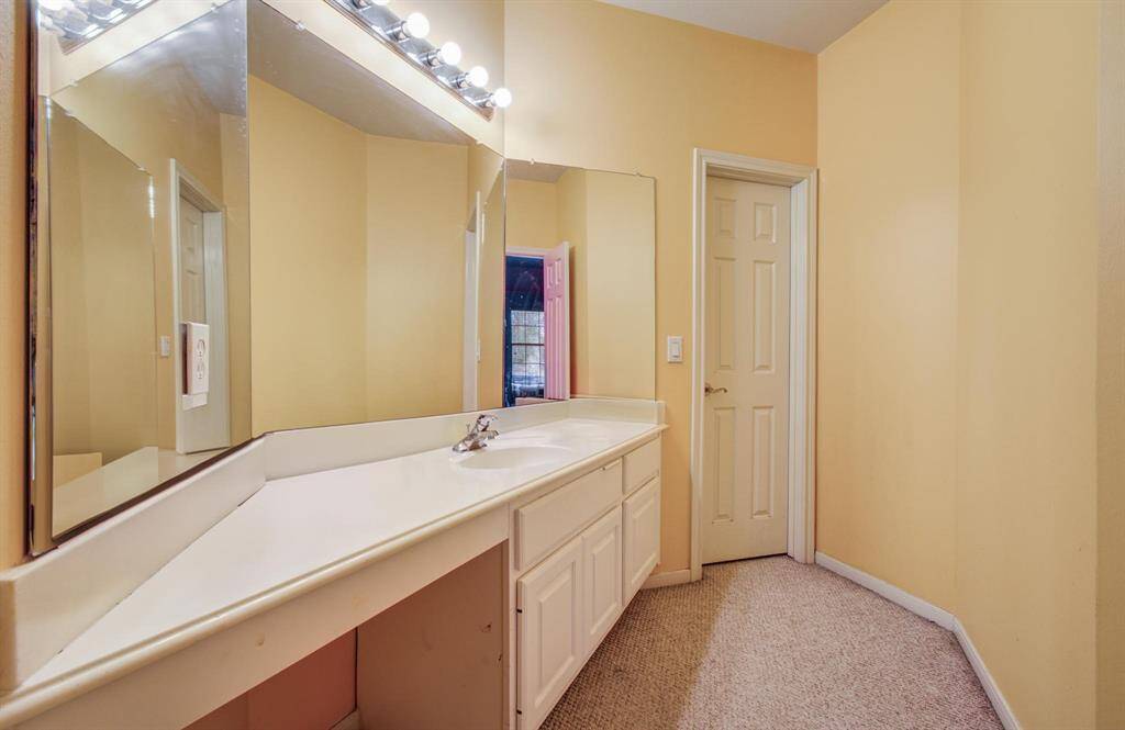 Jack and jill full bath