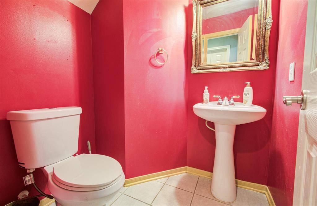 Private full bath for mom suite