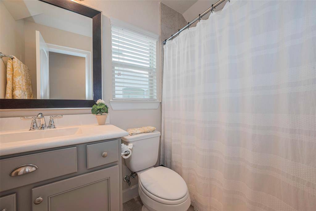 First floor full bathroom servicing guest room and playroom