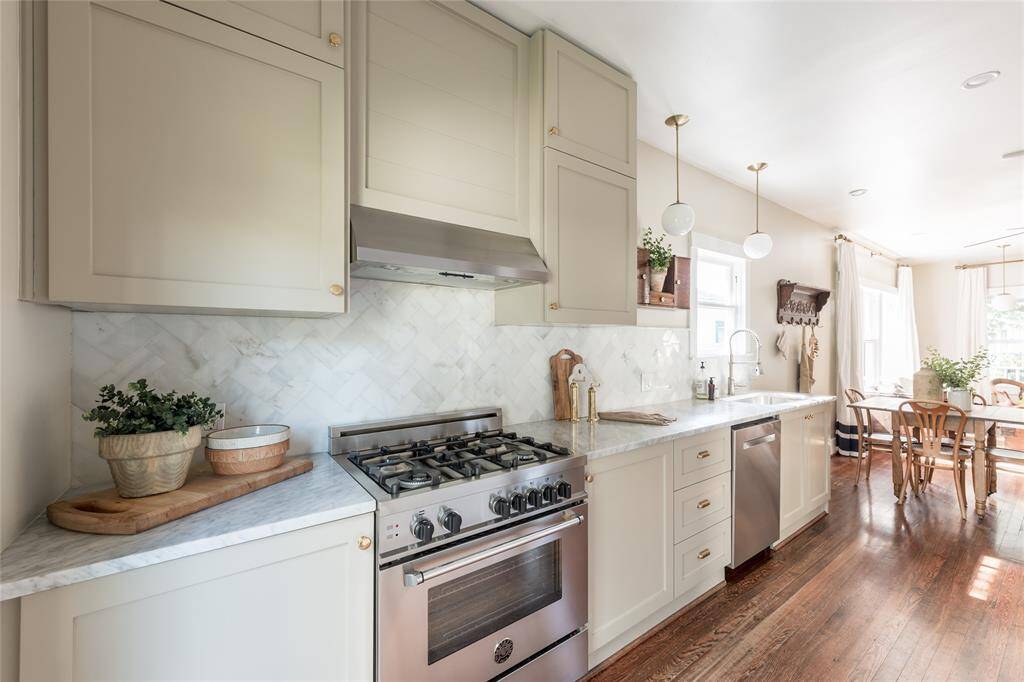 The centerpiece of the kitchen is a Bertazzoni gas range—offering precision cooking in a space that balances form and function with effortless style.