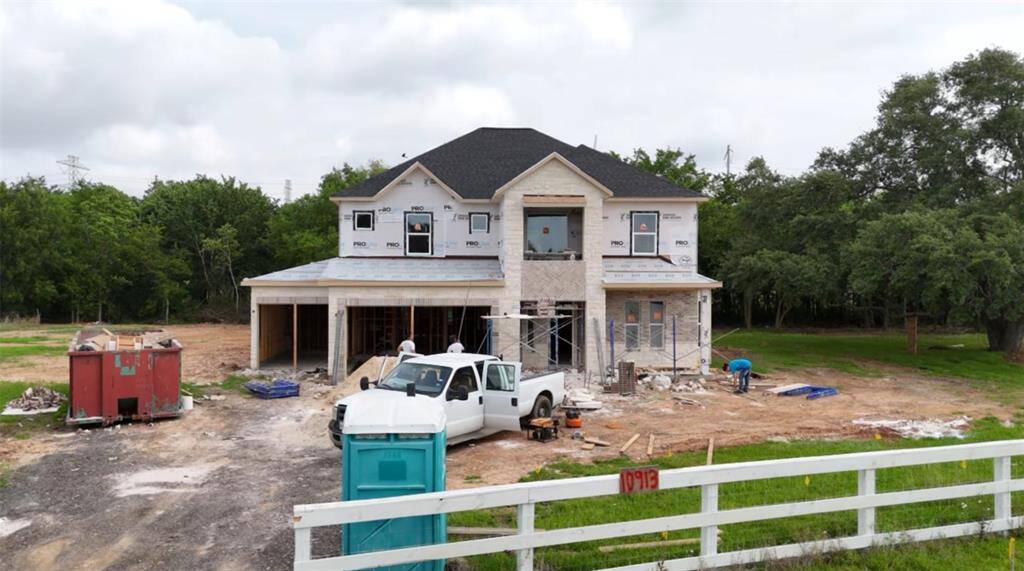 Enjoy plenty of space, privacy and security all while enjoying the niceties of a brand new custom built home!