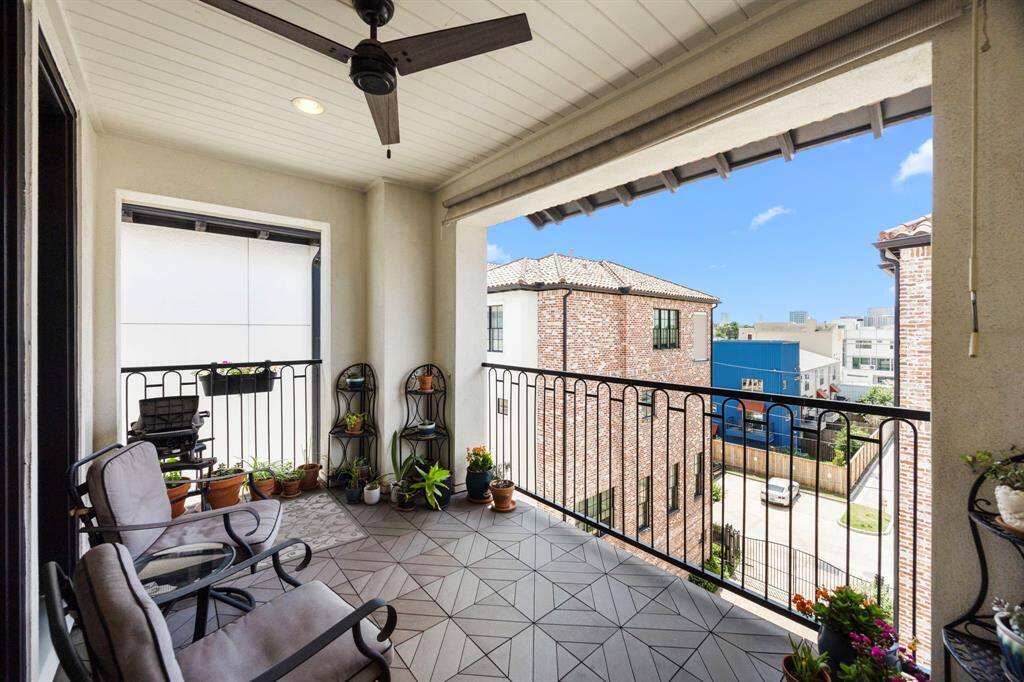 Game Room opens to balcony / terrace - 4th Floor