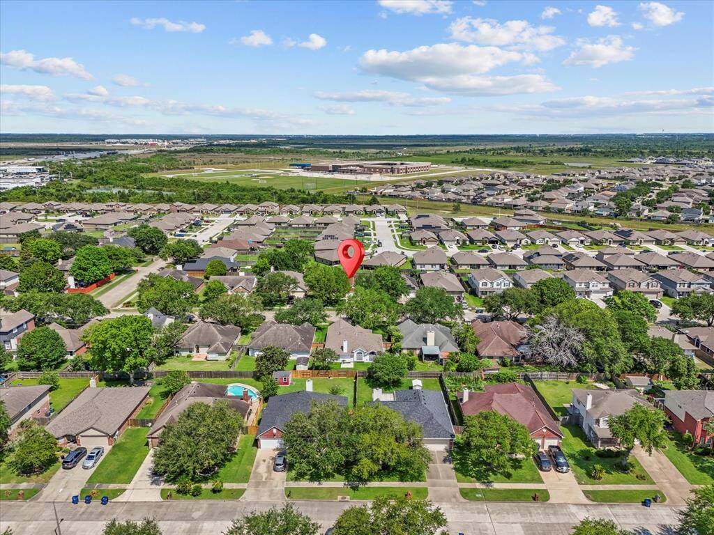 This home is nested in a lovely community!
