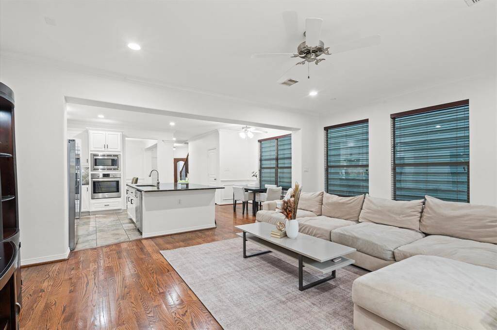 A Space That Feels Just Right. Not too open, not too closed off—this living space is just right for both entertaining and everyday coziness.