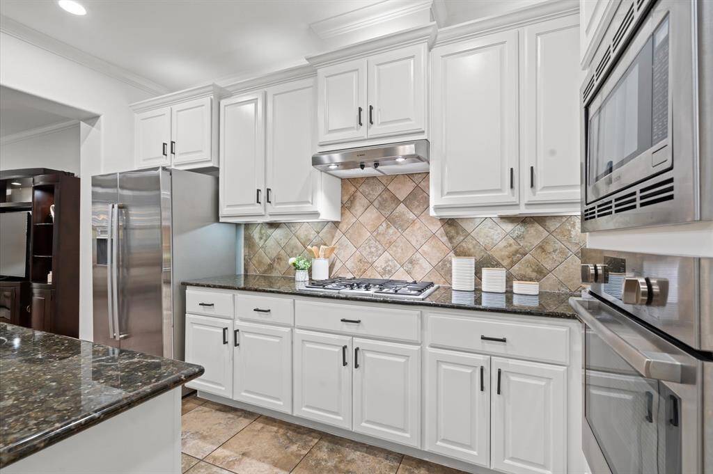 Bright, White & Beautiful. Crisp white cabinets with chic black hardware make this kitchen pop! Tons of storage and counter space mean everything has its place—because a clutter-free space = a clutter-free mind.