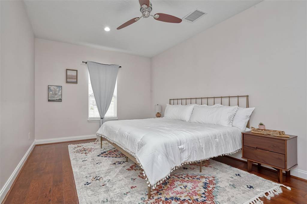 Spacious Guest Suite – A serene guest room featuring vaulted ceilings, natural light, and a clean, modern feel.