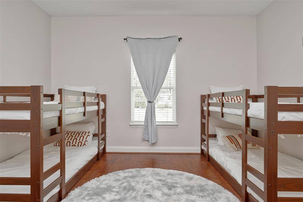 Bunk Room Fun – Perfect for kids or guests, this room features two sets of sturdy wooden bunk beds and cheerful accents.