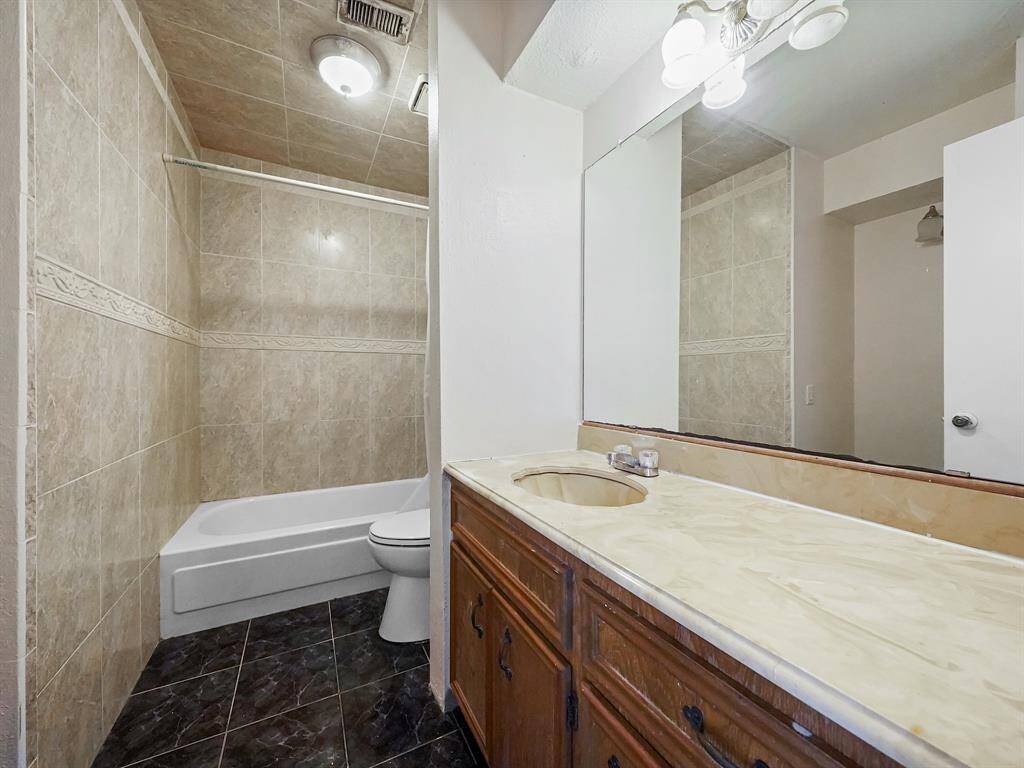 Guest Bath located upstairs