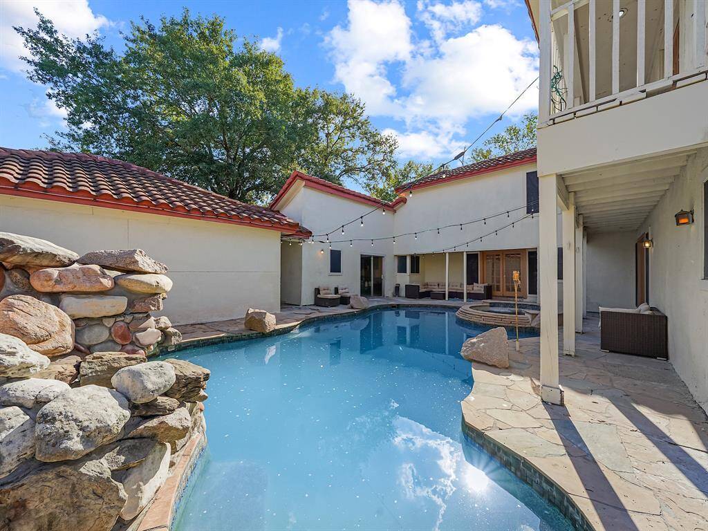 Another view of Private Pool