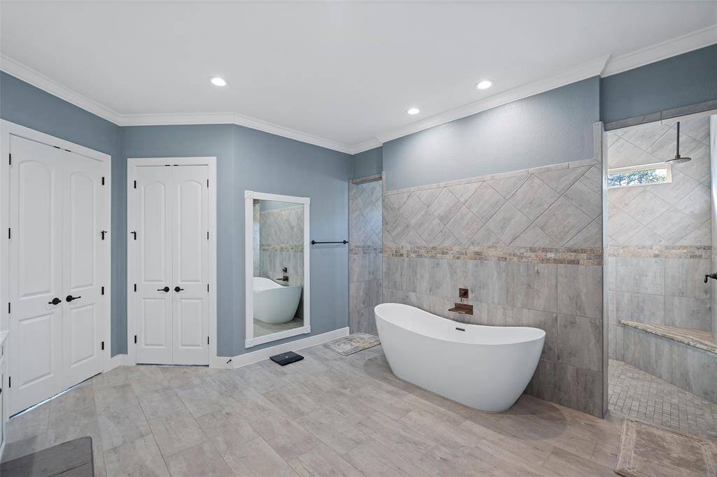 Soaking Tub!