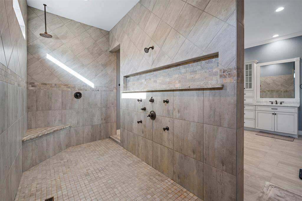 Love this shower. Look at the attention to detail.