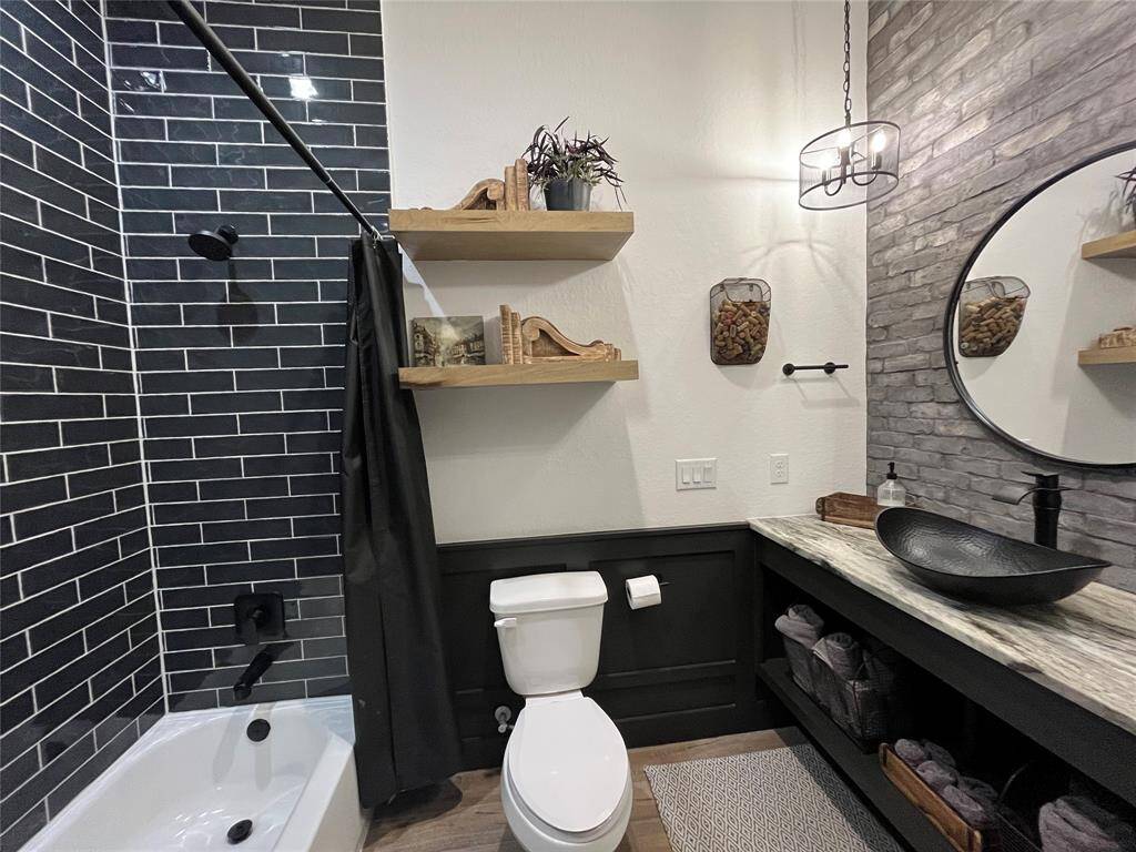 Full pool bathroom for guests