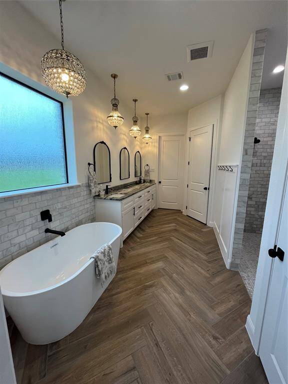 Large primary bath