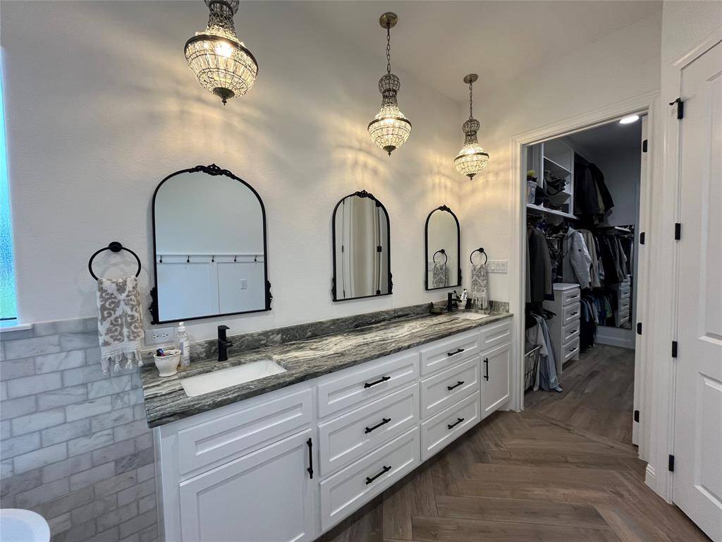 Huge dressing area