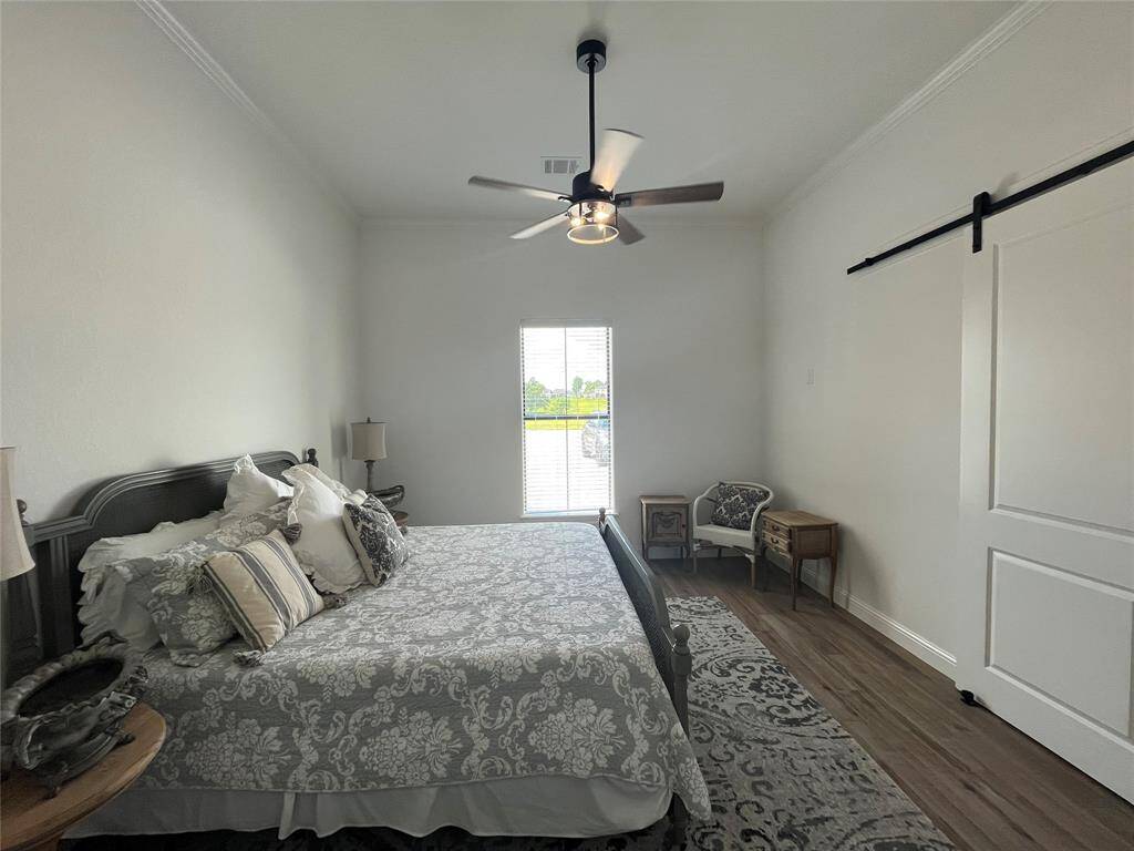 Secondary bedroom down