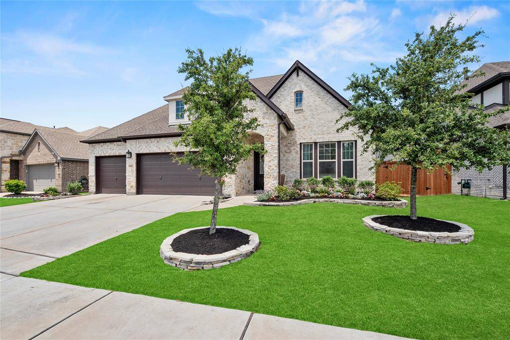 Fresh landscaping in front and back yard!