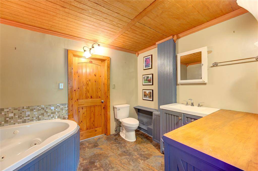 Soaking tub and shower.Plenty of counter space.