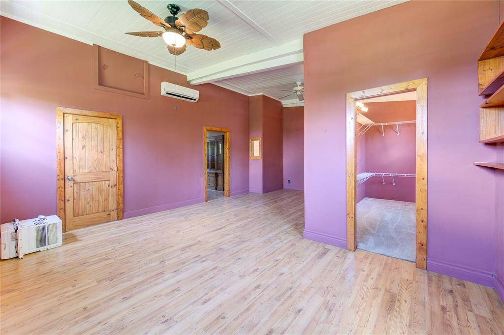 Spacious bedroom with walk in closet