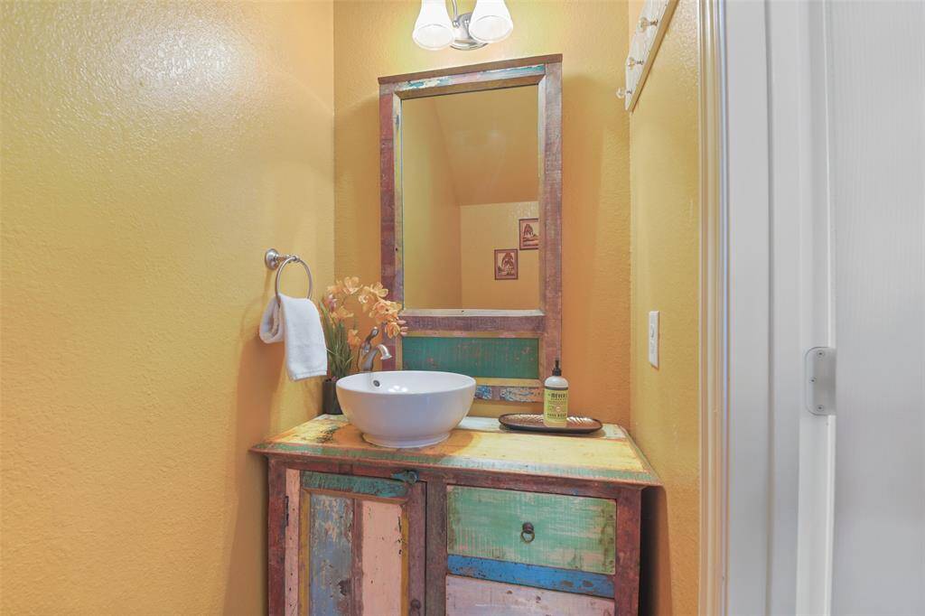 Powder Bath (downstairs)