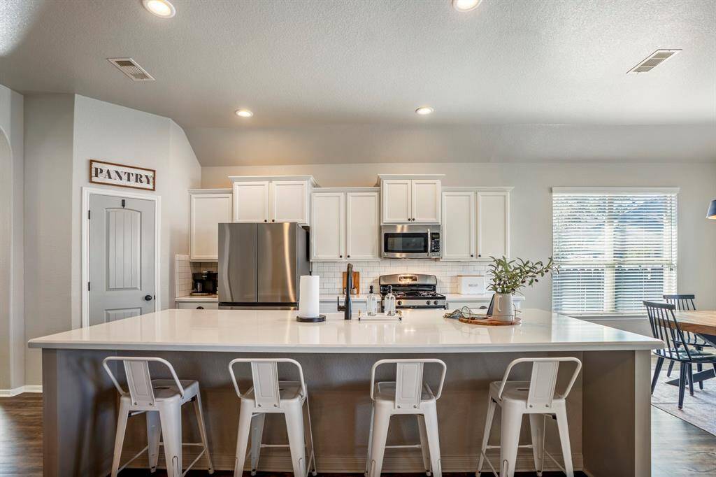 Beautifully updated kitchen!