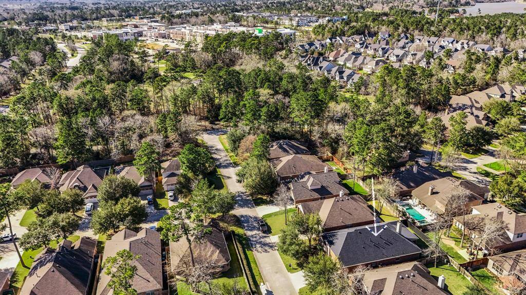 Close proximity to Pine Market shopping!