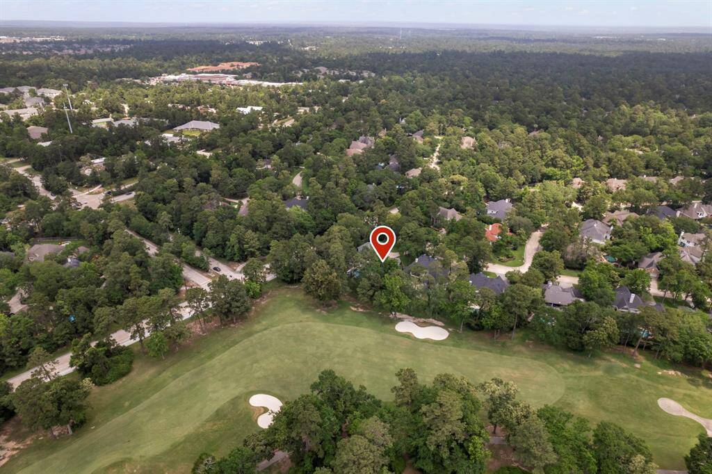 The Palmer Course at The Woodlands Country Club offers 27 beautifully designed holes spread across three distinct 9-hole courses—King, General, and Deacon—providing a dynamic and enjoyable challenge for golfers of all skill levels. Designed by golf legend Arnold Palmer, the original 18 holes (King and General) debuted in 1990, with the Deacon nine added in 1995. Each round promises a fresh experience, winding through towering Texas pines and the serene, natural beauty of The Woodlands.