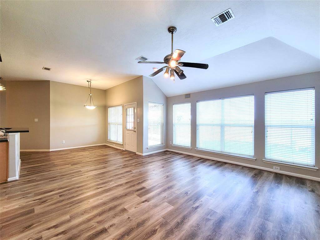Ton of natural lights and pretty view of the backyard.