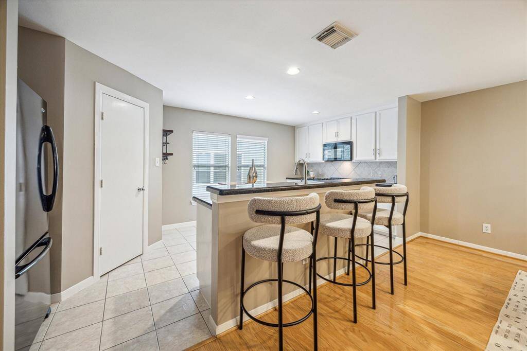 The kitchen is separated from the dining area and family room by an extended breakfast bar. This is a great spot to grab a quick meal, serve snacks and drinks to guests, or add bar stools to create additional seating.