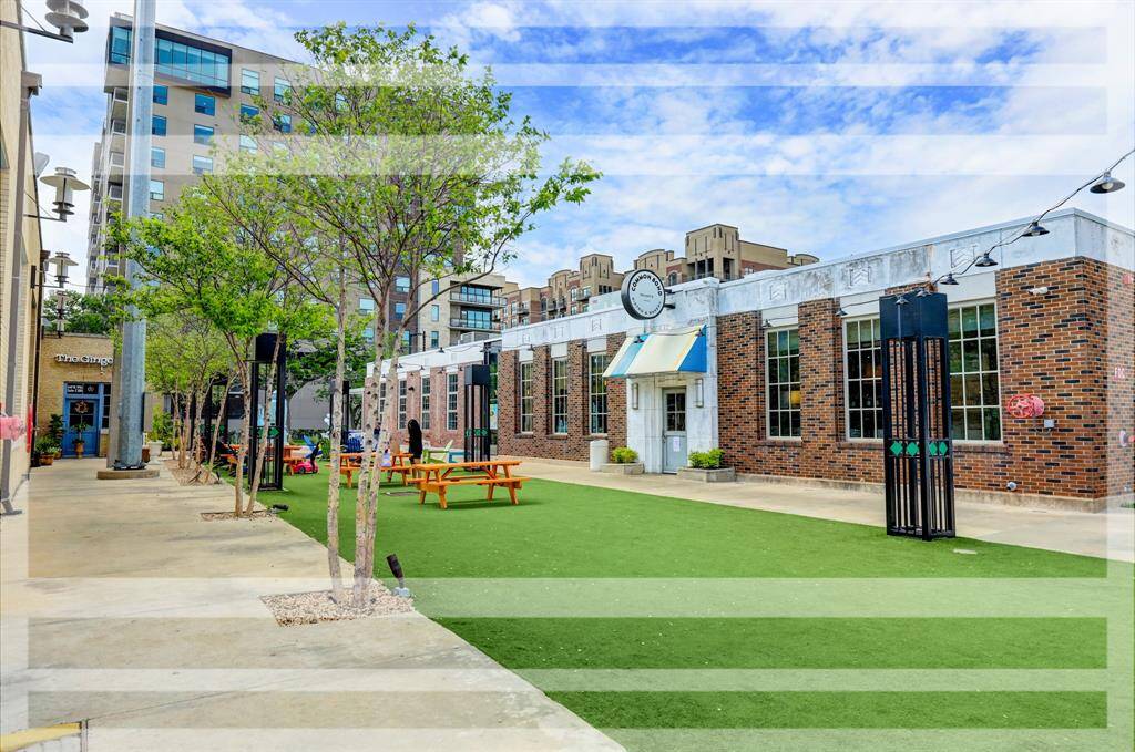 Enjoy accessibility to all the Heights Hot Spots via the Hike & Bike path such as MKT and all MKT offers!