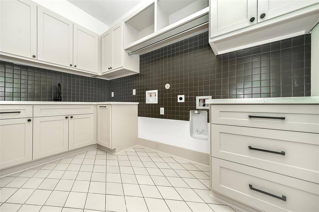 downstairs laundry room with utility sink