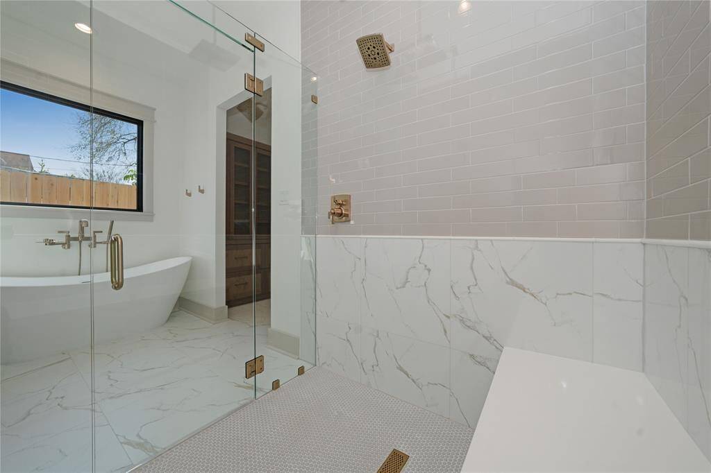 Natural light in the primary bath