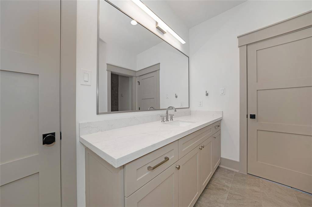 1st Guest Vanity