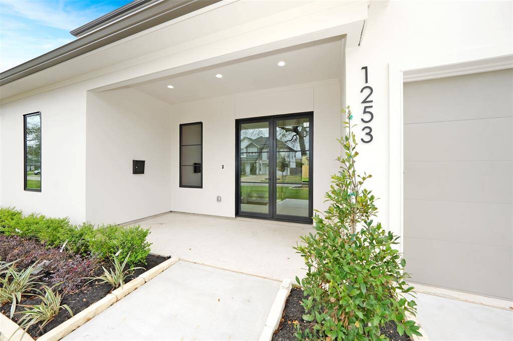 Lovely street, walking distance to OFE!