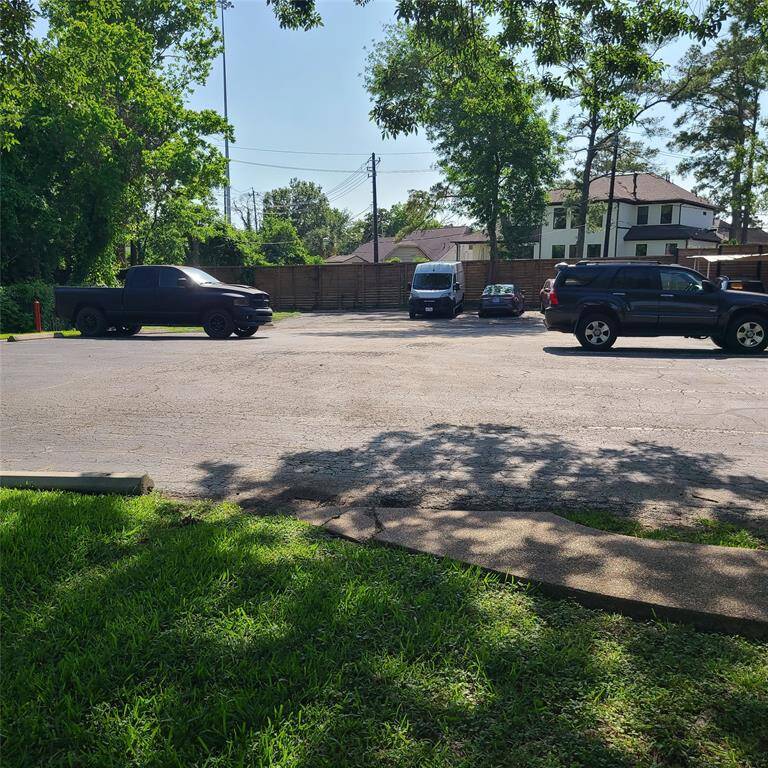 Lots of extra parking for Owners & their guests