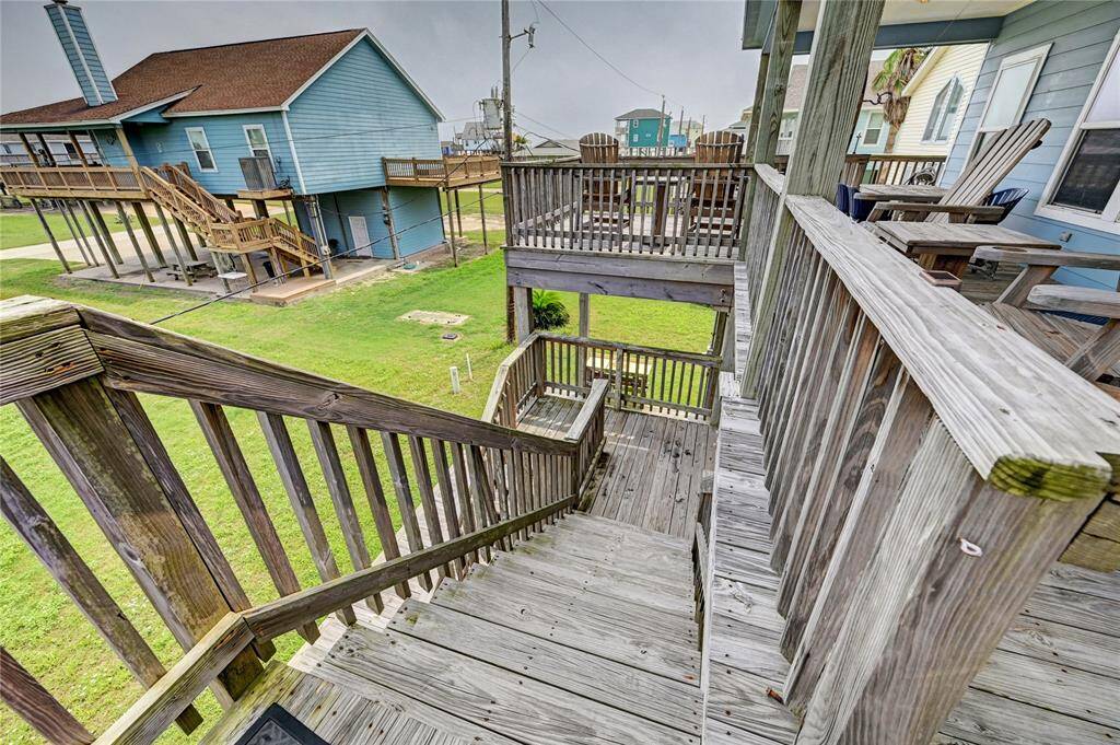 Staircase leads down to the under-home activity area, also providing great shelter from rain, the hot sun, and balancing those with Gulf breezes.