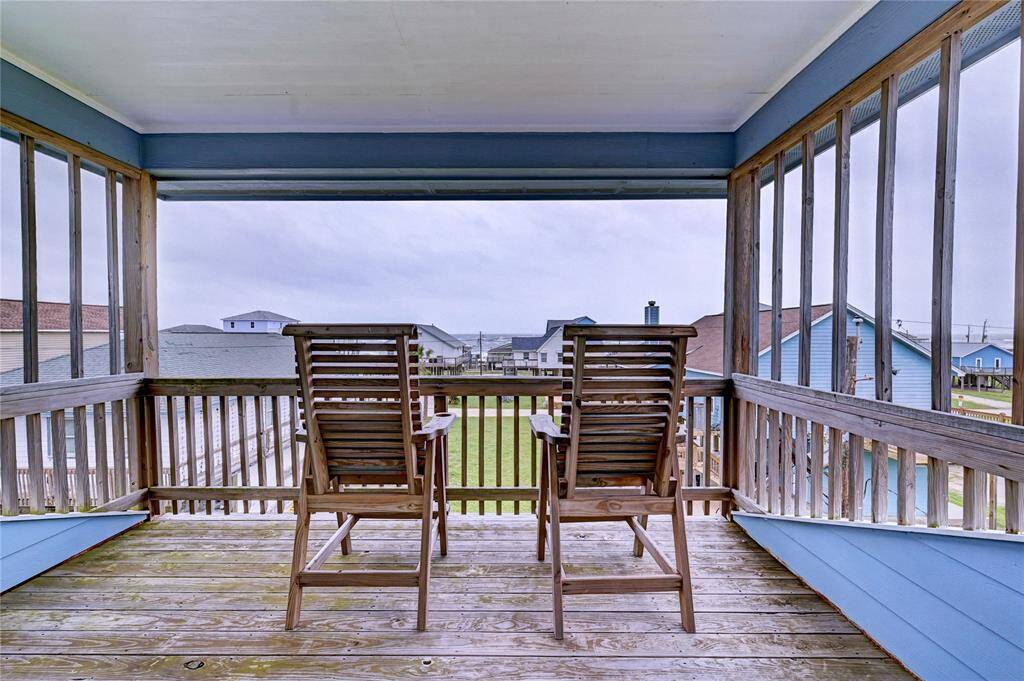 Is the wind blowing in from the north? Take refuge on this balcony during cold months.  Is the hot summer sun setting to the west, enjoy a comfortable cool breeze here as the sun sets on the other side of the house. Perfection!