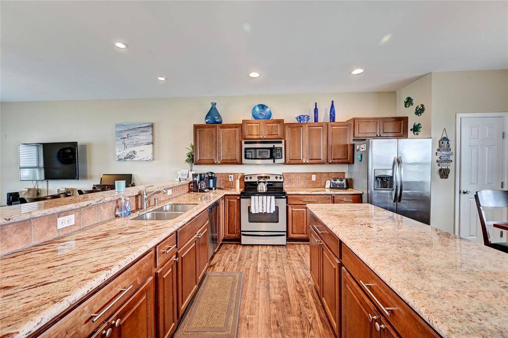 Timeless countertops, stainless appliances, and plenty of prep and storage space, making this a fantastic destination for your family and/or your guests.