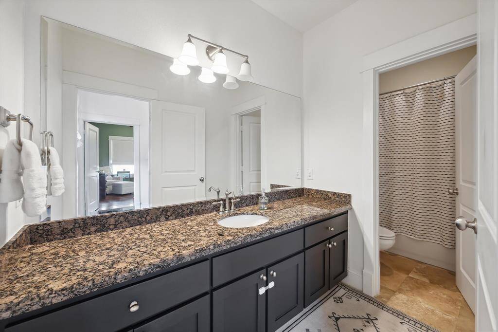 Secondary bathroom on the second floor.