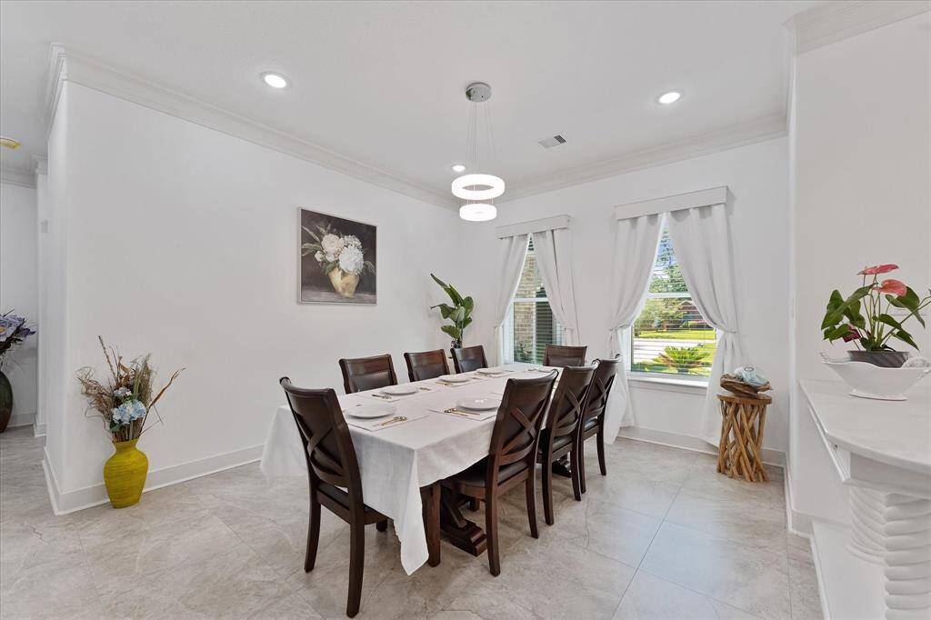 Plenty of options here for your dining area.