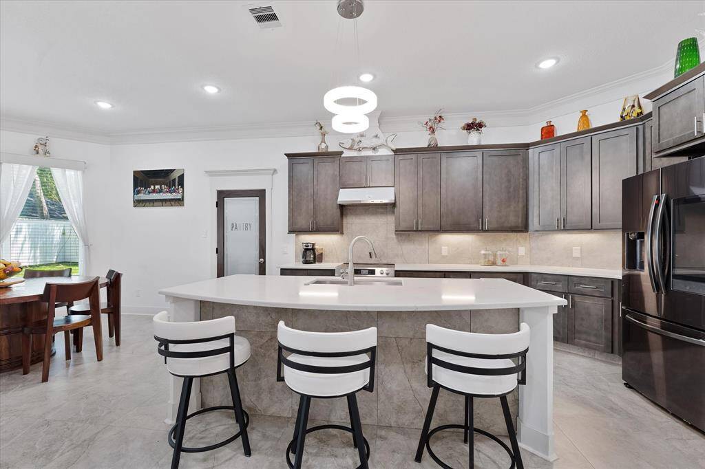 This Inviting kitchen is waiting for you!