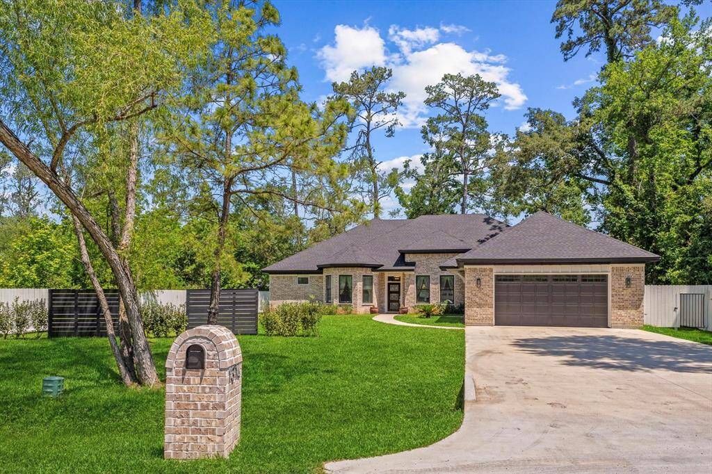 Great curb appeal from any location.