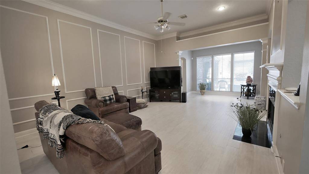 Family Room looking into the SunRoom Area