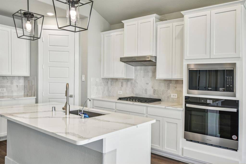 Photo is not of the actual home but is an inspirational photo of builder’s model home and may depict options, furnishings, and/or decorator features that are not included.